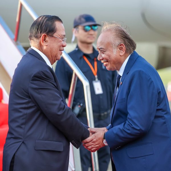 𝐕𝐢𝐬𝐞 – 𝐏𝐌 𝐚𝐤𝐨𝐦𝐩𝐚ñ𝐚 𝐏𝐑 𝐧𝐨 𝐏𝐌 𝐬𝐢𝐦𝐮 𝐞𝐢𝐬 𝐏𝐫𝐢𝐦𝐞𝐢𝐫𝐮 𝐌𝐢𝐧𝐢𝐬𝐭𝐫𝐮 𝐊𝐚𝐦𝐛𝐨𝐝𝐢𝐚 𝐒𝐚𝐦𝐝𝐞𝐜𝐡 𝐇𝐮𝐧 𝐒𝐞𝐧 𝐢𝐡𝐚 𝐚𝐞𝐫𝐨𝐩𝐨𝐫𝐭𝐨